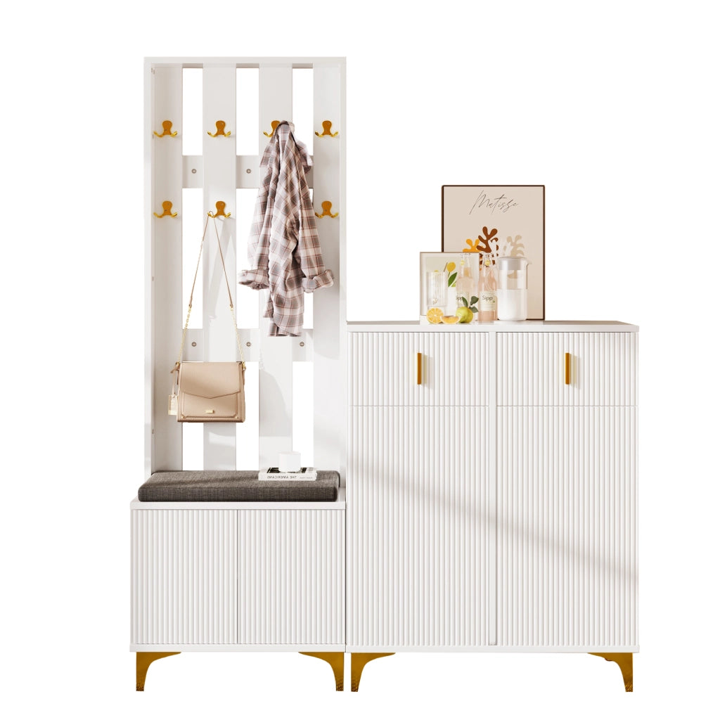 Set ingresso con scarpiera e panca imbottita; appendiabiti con ganci dorati; bianco